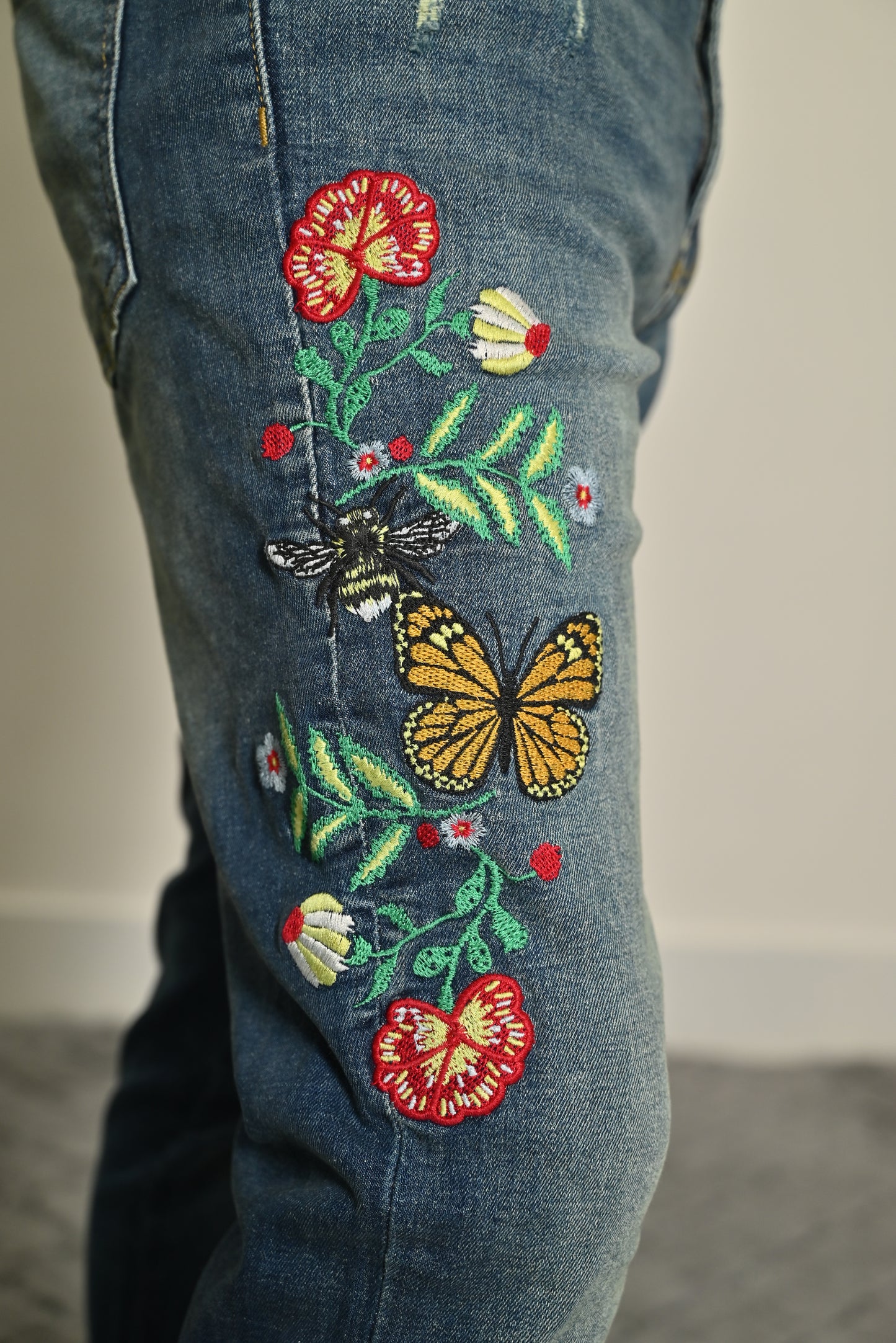 MENS EMBROIDED JEANS
